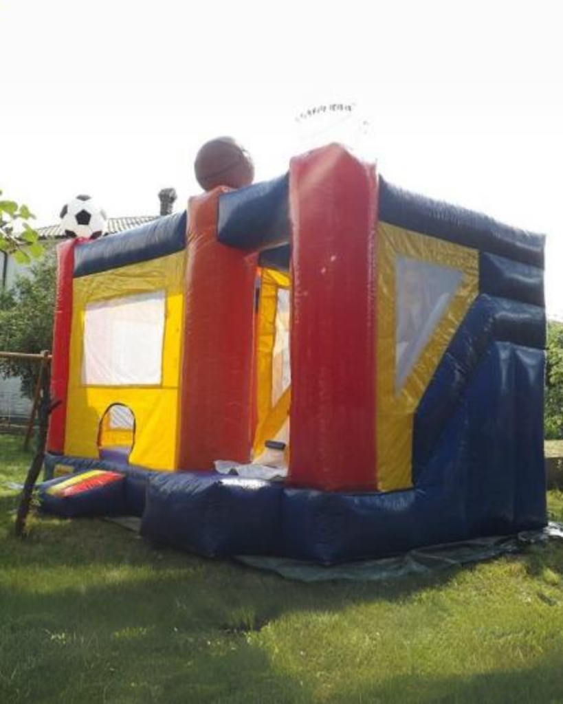 dvorac-na-napuhavanje-sportski