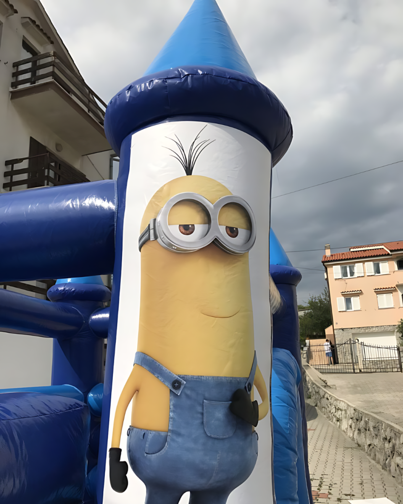 dvorac-na-napuhavanje-minions