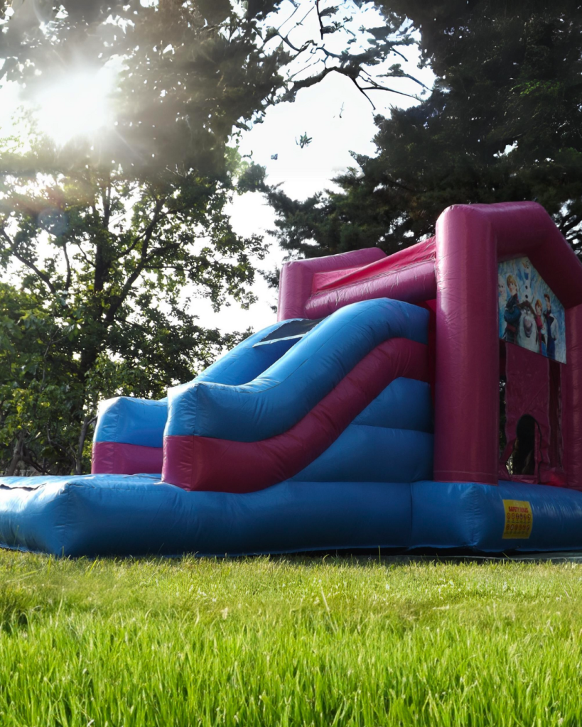 dvorac-na-napuhavanje-frozen